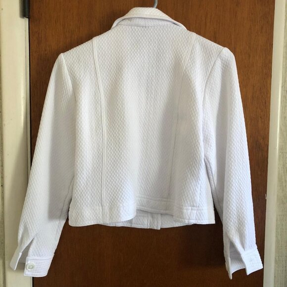 Mikane, Cropped, collared, buttoned, quilt patterned, White blazer, Size 6 - Picture 2 of 6